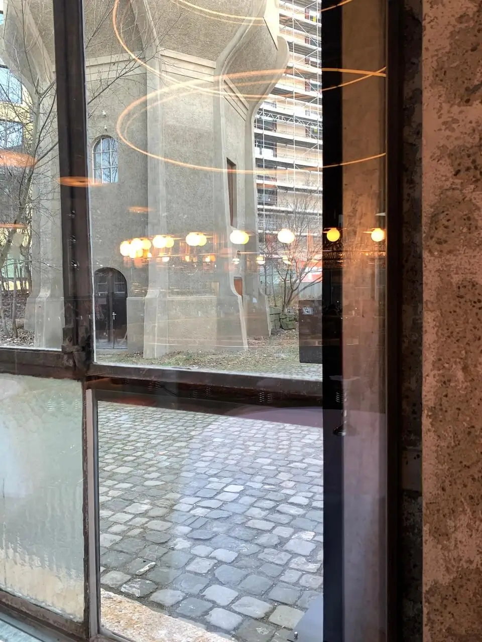 Hüpfspiel mit Kreide auf Boden gezeichnet